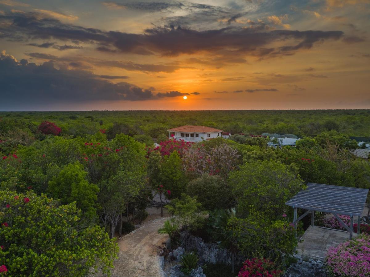 Le Soleil D'Or Hotel Cayman Brac Luaran gambar